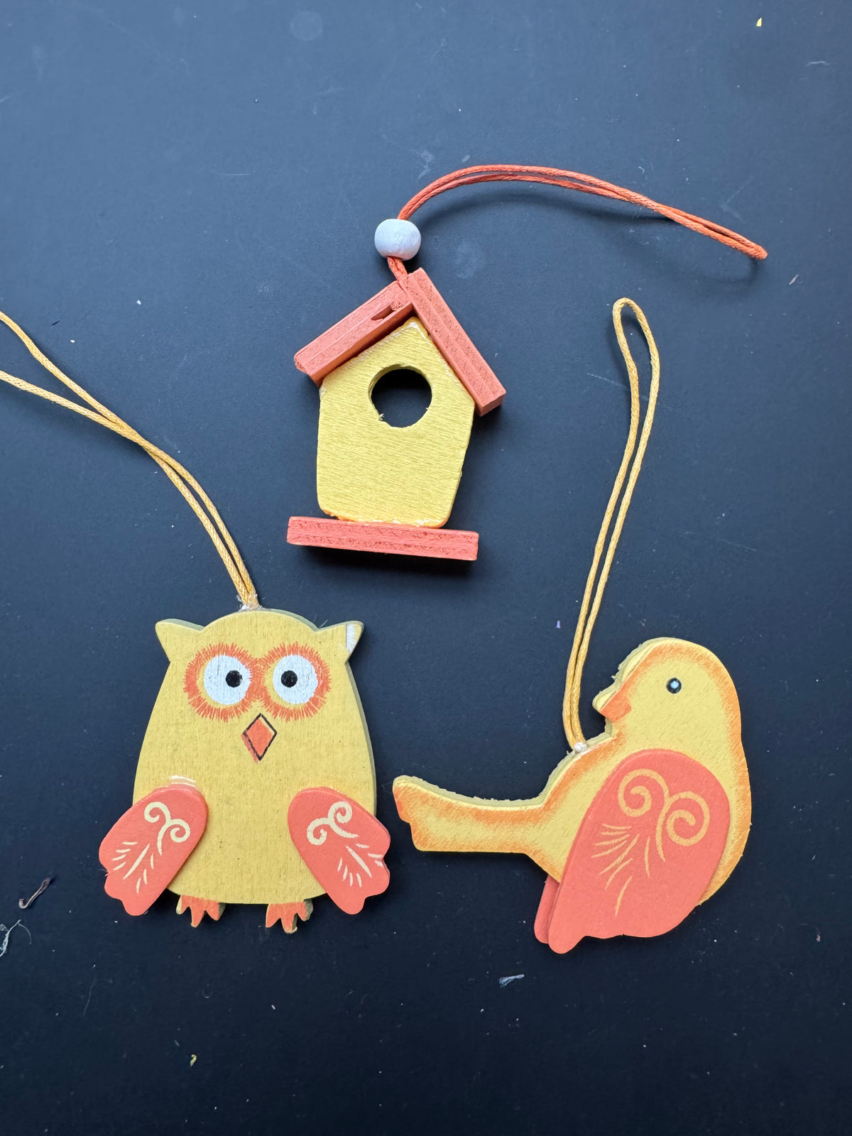 Paasdecoratie houten vogels en huisje
