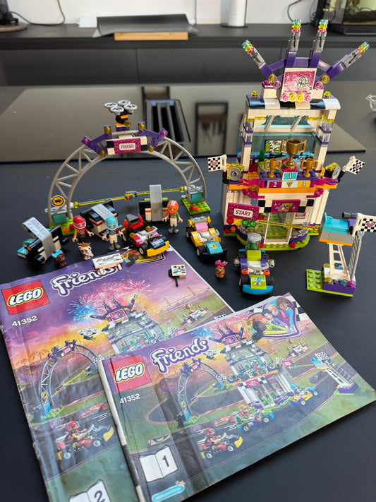 LEGO 41352 - Friends 'De grote racedag'