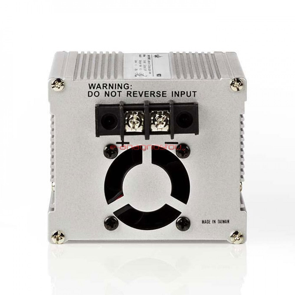 Power Inverter aangepaste sinusgolf 12V DC - 230 V AC, 300 W / 300W omvormer met sinusgolfuitgang die spanning omzet van 12V DC-batterijen naar 230V AC. Voedt 230V apparaten waar 12V DC beschikbaar is. Hij heeft een Schuko-connector en een USB-stick.