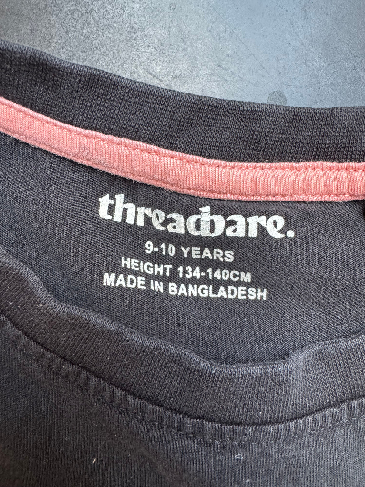 T-shirt 'Threadbare' maat 134-140 9-10 jaar