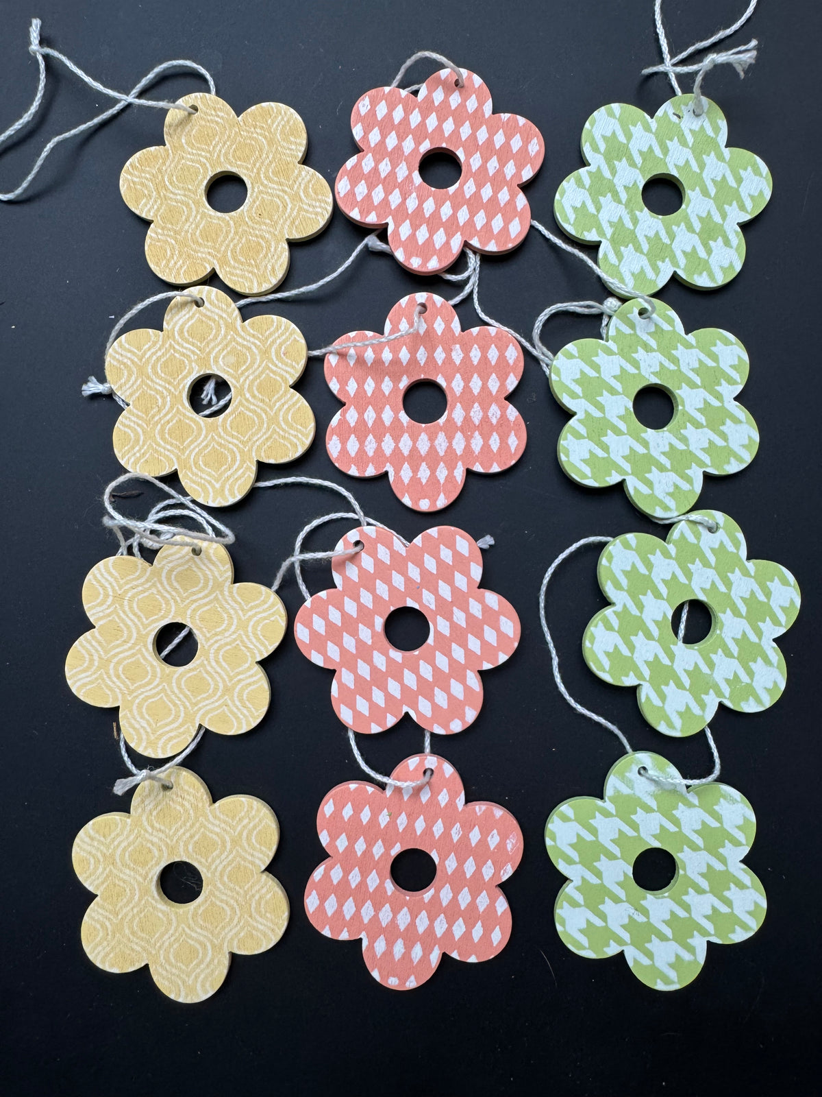 Paasdecoratie houten bloemetjes