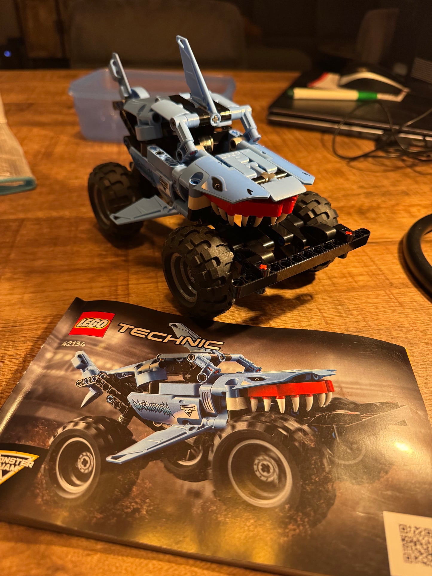 LEGO 42134 - Technic 'Monster Jam Megalodon'