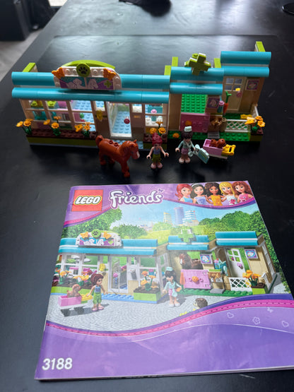 LEGO 3188 - Friends 'Drukke dierenkliniek'
